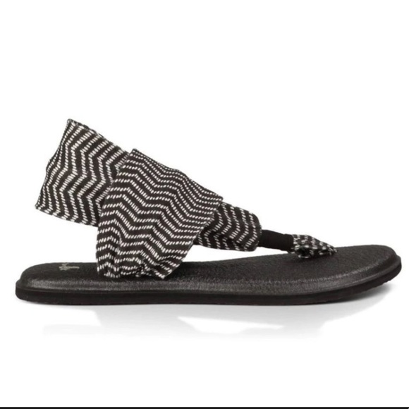 Sanuk Yoga Mat Black & White Chevron Print Sandals - Picture 1 of 5
